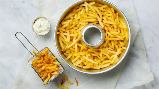 Man kan bruke Omnia-ovnen til å tilberede pommes frites som vanligvis lages i en stekeovn.